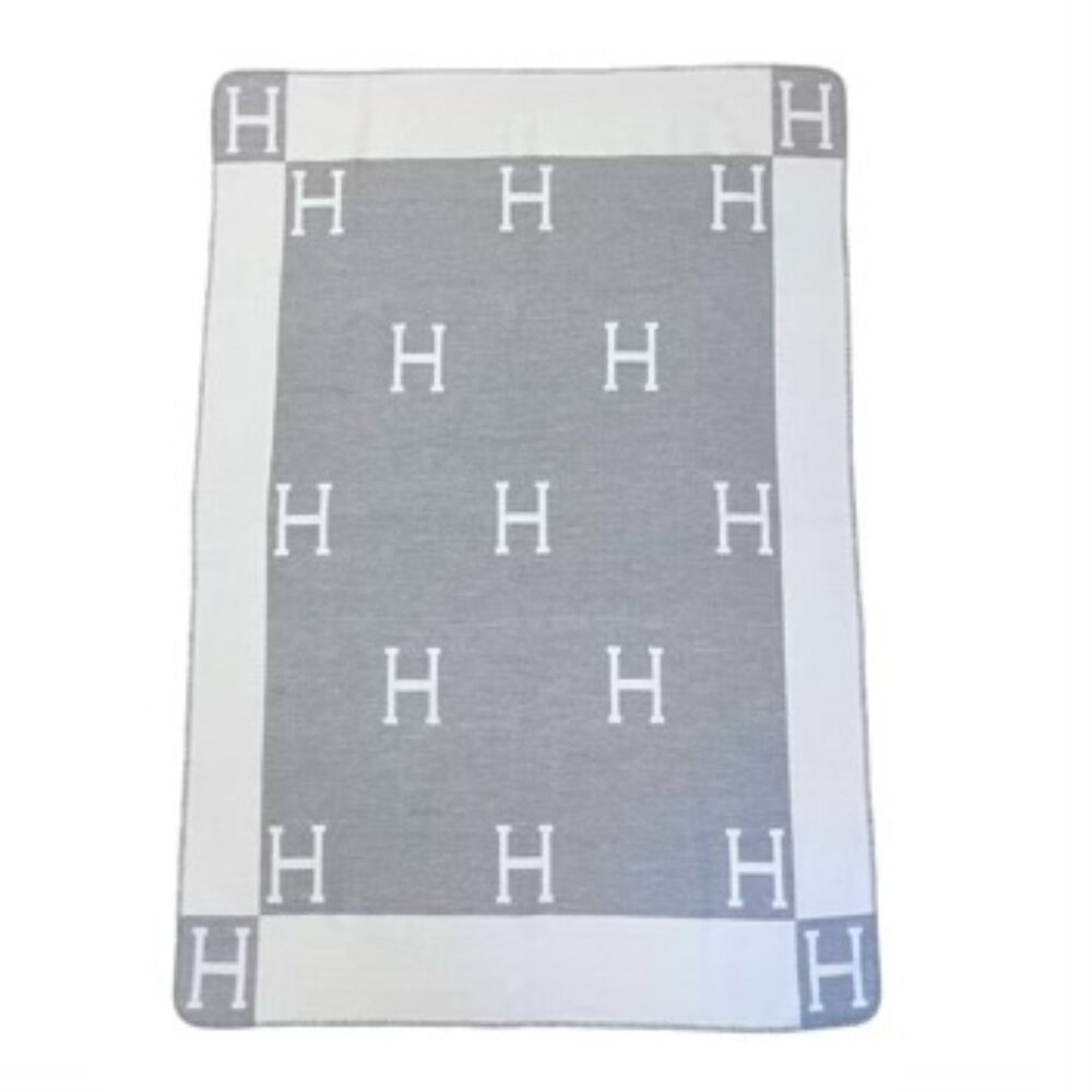 HERMÈS Avalon Throw Blanket Gris Clair (Reversible)